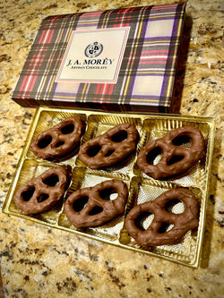 PRETZELS HOLIDAY GIFT BOX(Milk Chocolate)